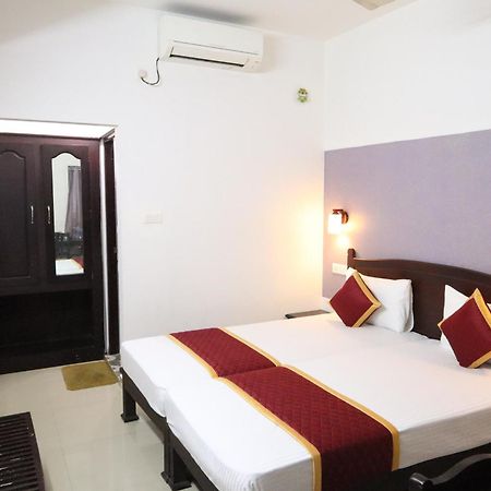 Shanthi Residency Pathanāmthitta エクステリア 写真