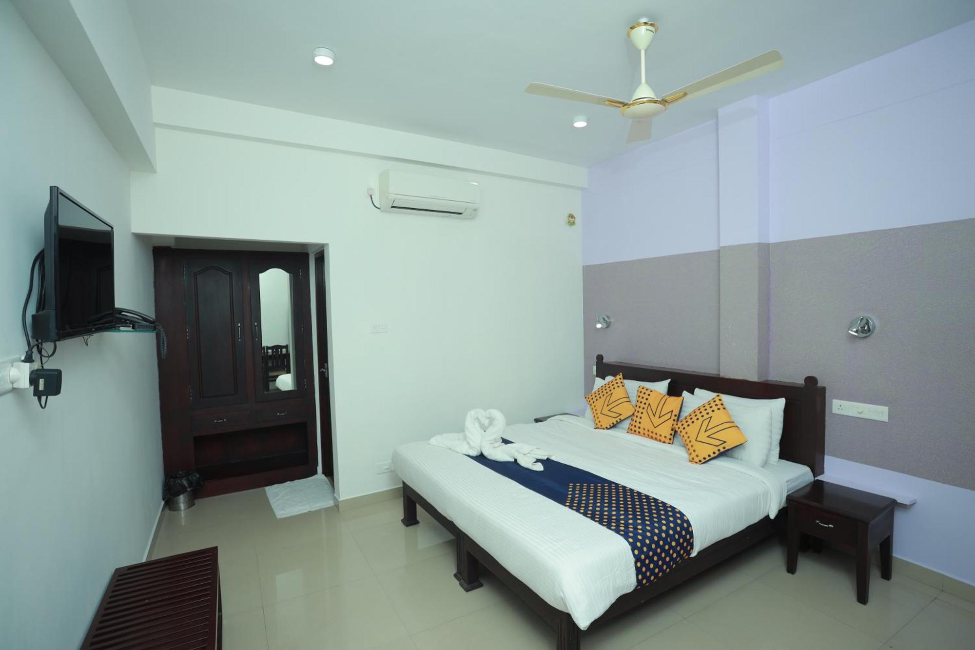 Shanthi Residency Pathanāmthitta エクステリア 写真