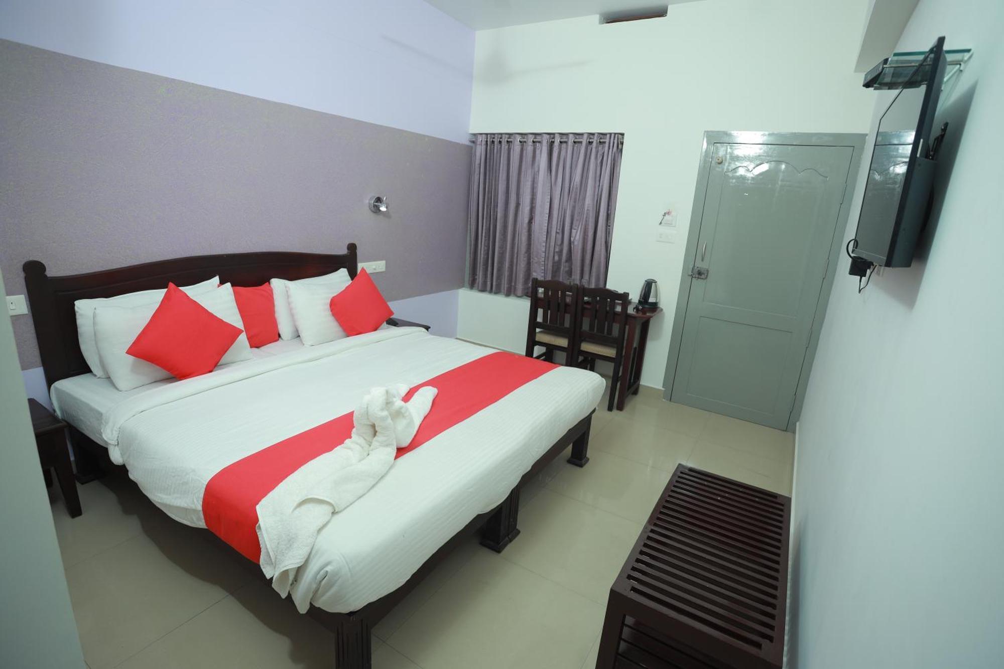 Shanthi Residency Pathanāmthitta エクステリア 写真