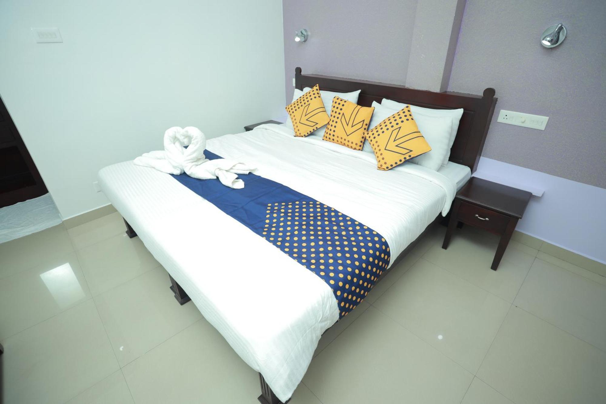 Shanthi Residency Pathanāmthitta エクステリア 写真