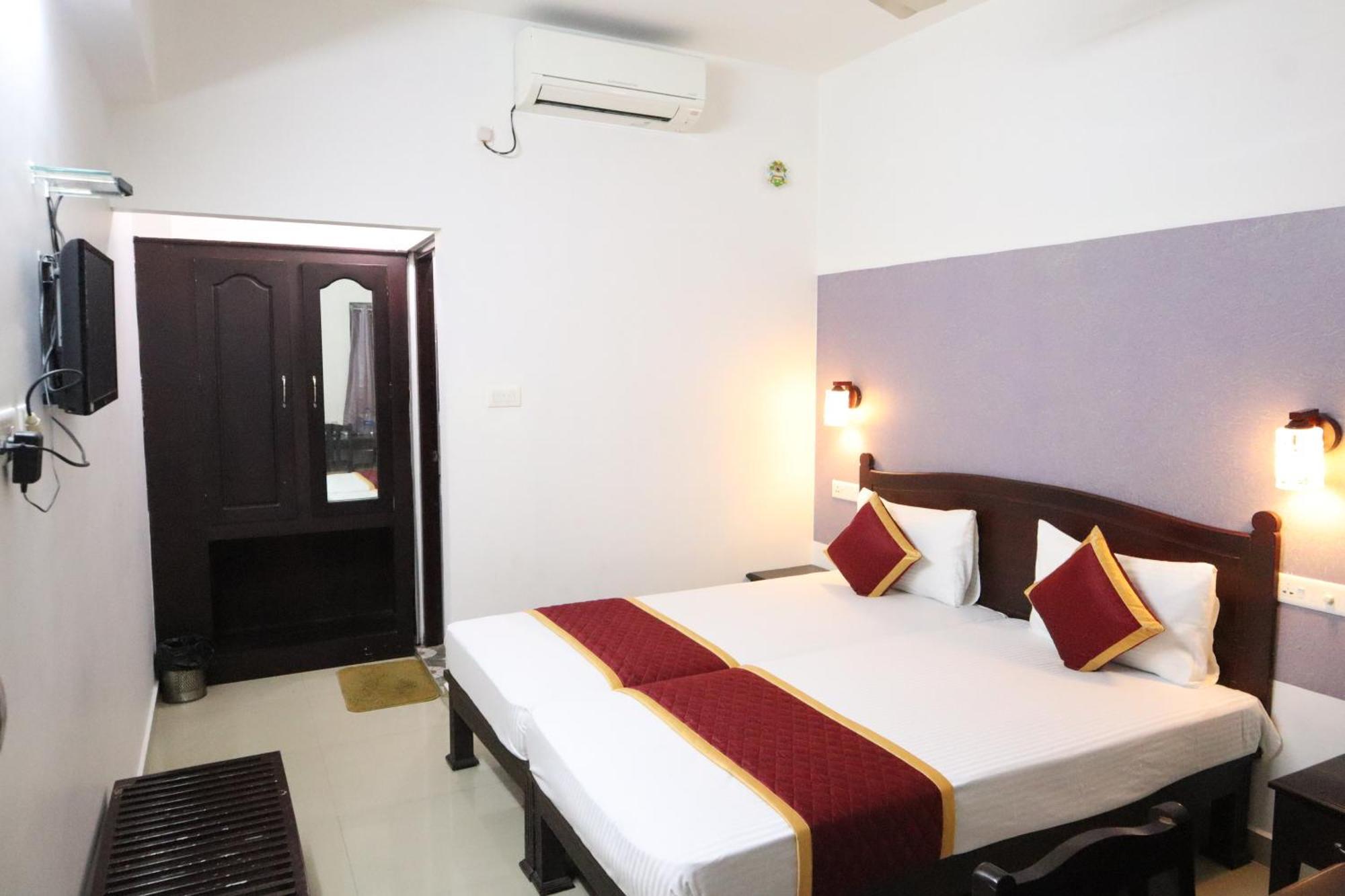 Shanthi Residency Pathanāmthitta エクステリア 写真