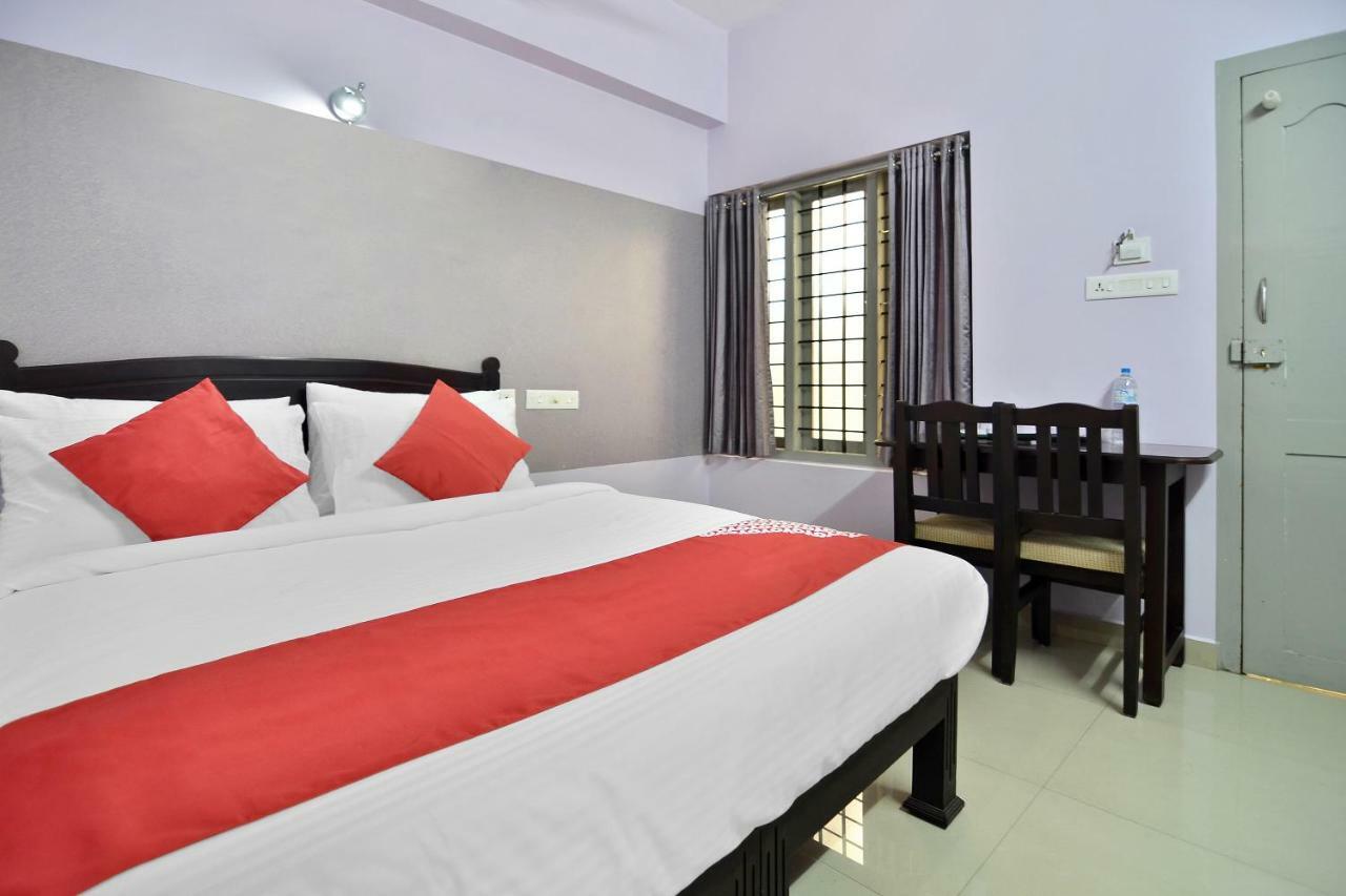 Shanthi Residency Pathanāmthitta エクステリア 写真