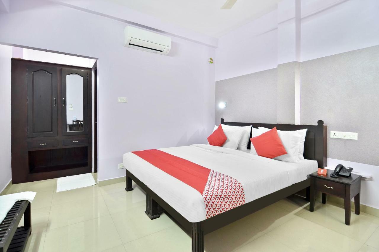 Shanthi Residency Pathanāmthitta エクステリア 写真