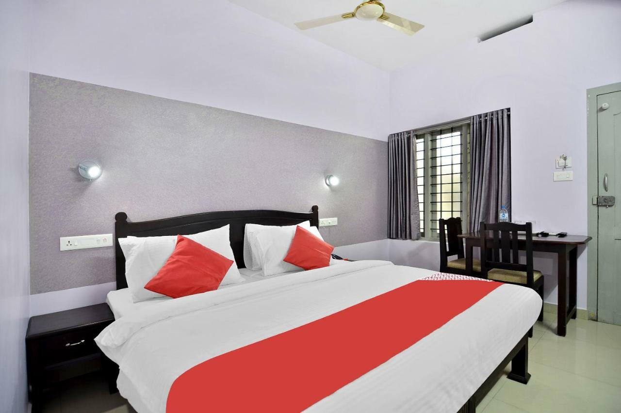 Shanthi Residency Pathanāmthitta エクステリア 写真